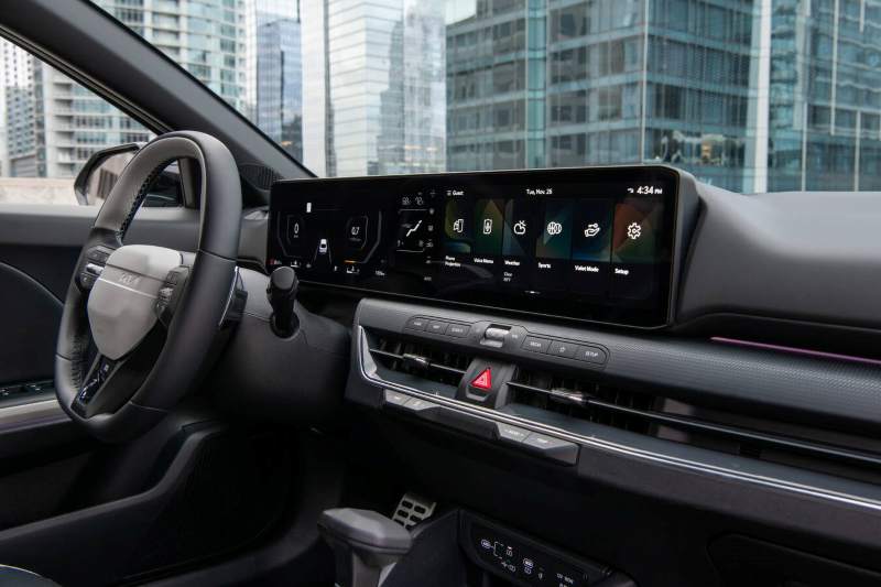 Panel tras el volante y pantalla tactil integrados