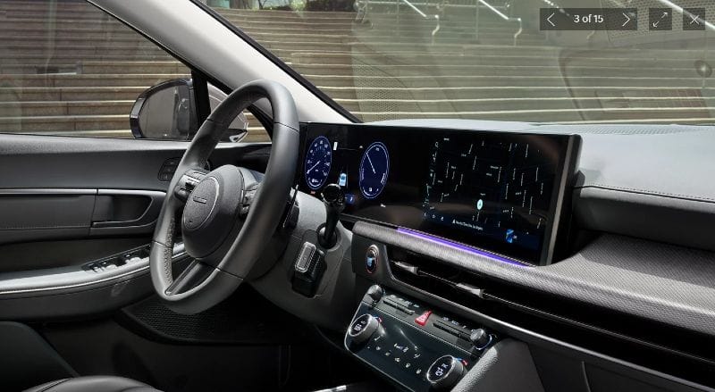 Un elemento continuo en el que se ubican el panel digital y la pantalla de infoetretenimiento.